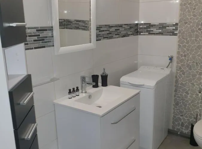 Beau / Clim / Parking / à 200 M